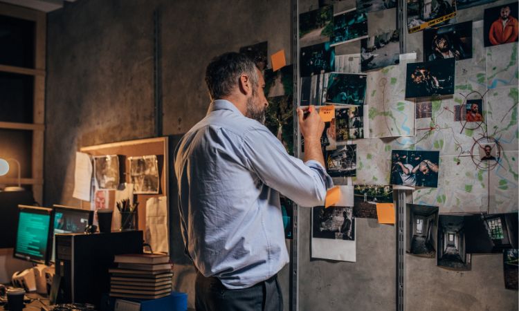 Descubre las principales funciones de un investigador criminal